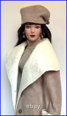 Tonner Tyler Wentworth Collection Look Of Luxe Doll Stand Outfit Box
