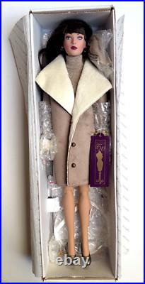 Tonner Tyler Wentworth Collection Look Of Luxe Doll Stand Outfit Box