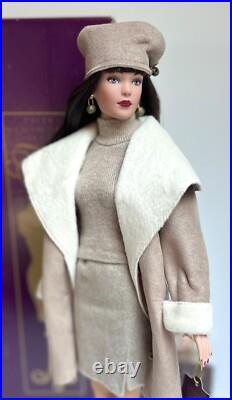 Tonner Tyler Wentworth Collection Look Of Luxe Doll Stand Outfit Box
