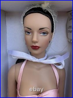 Tonner Tyler Wentworth Ready-To-Wear Shimmer Sydney Chase 16 Doll TW2403