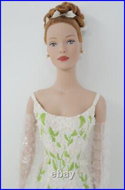 Tonner Tyler Wentworth Signed Chicago Sophisticate UFDC Doll Mint in Box