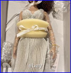 Tonner Tyler Wentworth WINTER FLAME SYDNEY CHASE 16 Fashion Doll 2006 CON 300