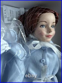 Tonner VDC 2025 ANNE PUTTIN' ON THE RITZ 12 DRESSED FASHION Doll NEW NRFB LE200