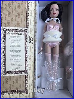 Tonner WILDE IMAGINATION 2006 ESSENTIAL ELLOWYNE BRUNETTE 16 FASHION DOLL NRFB Tonner WILDE IMAGINATION 2006 ESSENTIAL ELLOWYNE BRUNETTE 16 FASHION DOLL NRFB