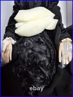 Tonner WI Evangeline Ghastly Bright Moon Doll and Stand LE350 NRFB