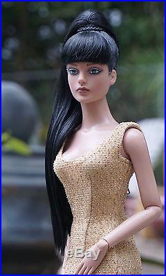 Tonner Wigged Sydney. With 6 hard cap wigs by Chewin & 2 outfits, shoes