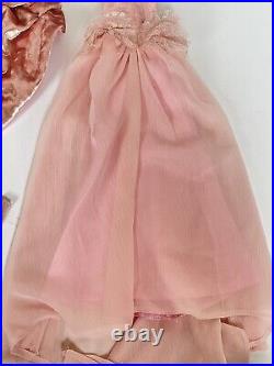 Tonner Wizard Of Oz WOZ 75th Anniversary OZ STROLL Pink 19 Doll Fashion