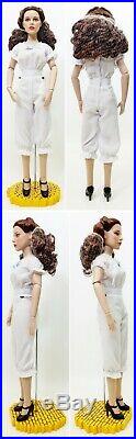 Tonner Wizard of Oz This side of the Rainbow Dorothy Doll + Outfits & Doll Trunk