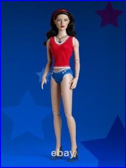 Tonner Wonder Woman doll Diana Prince Basic 2014 extra hands T14DCBD01