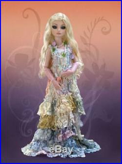Tonner doll Ellowyne Wilde Wondering and Wandering OUTFIT 2009 LE1000