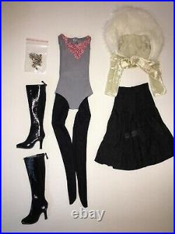 WITH A TWISTTonner CAMI & JON ANTOINETTE 16 Fashion Doll 2010 OUTFIT ONLY